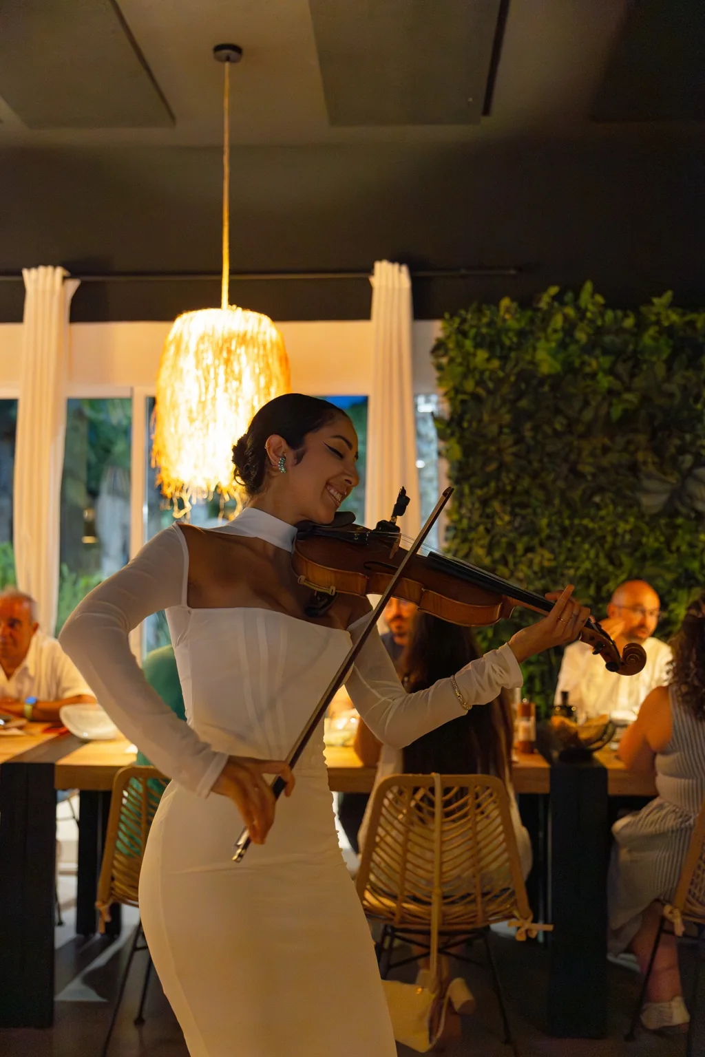Actuación de música en directo en Jardines de Bacai