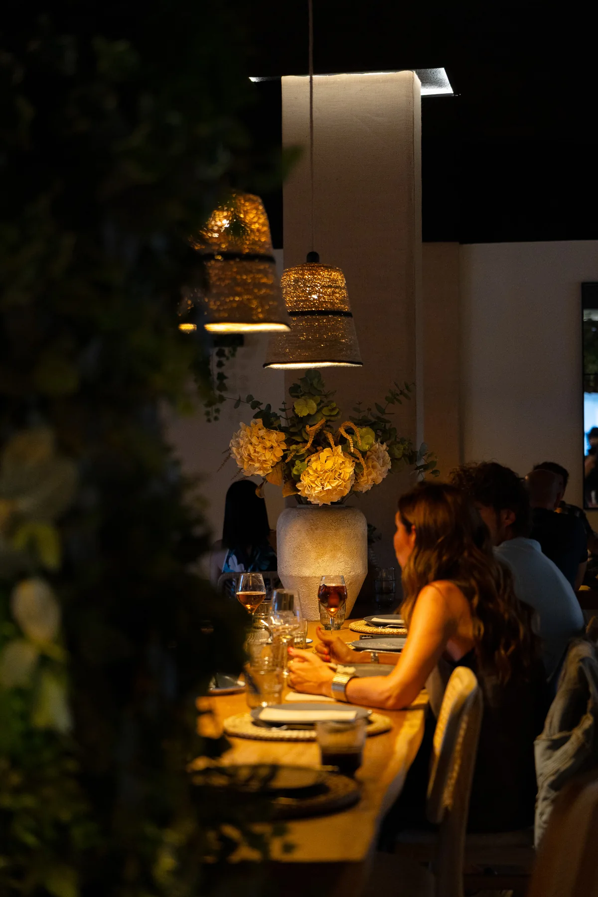 Ambiente nocturno de Jardines de Bacai